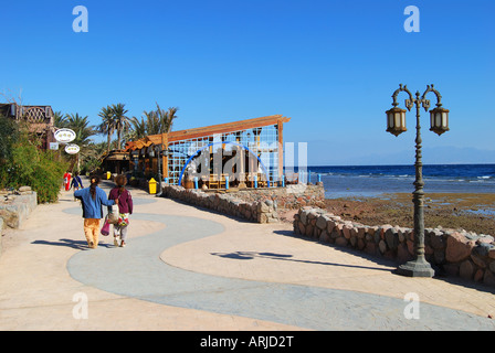 Lungomare, Dahab, la penisola del Sinai, Repubblica di Egitto Foto Stock