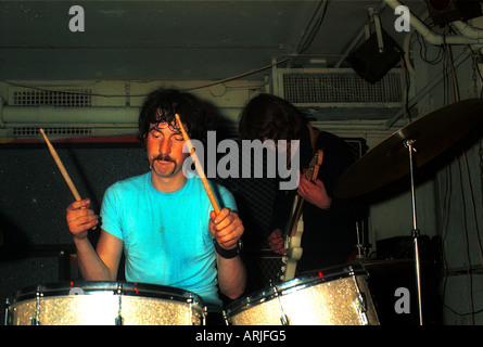 PINK FLOYD il gruppo britannico di Steve Paolo la scena club di New York in 1968 con Nick Mason su tamburi e Dave Gilmour sul basso Foto Stock