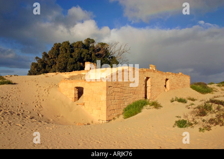 Rovine di Eucla la stazione del telegrafo costruito nel 1877 di essere inghiottito da dune di sabbia vicino al Western Australia Meridionale confine Foto Stock