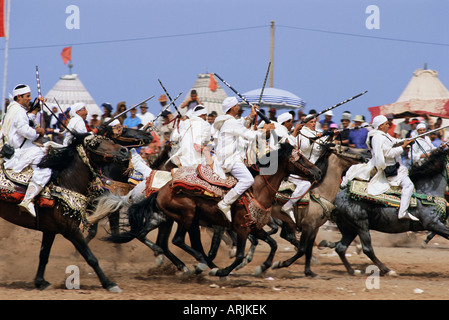 Fantasia per il moussem (festival) di Moulay Abdallah, El Jadida, Marocco, Africa Foto Stock