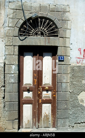 Porta e finestra dettaglio trim, old merchant house, al-Hamidiyya souk quartiere di Damasco, Siria, Medio Oriente. DSC 5715 Foto Stock