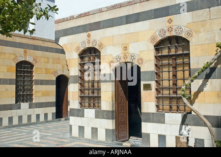 Striping pareti modellato, cortile interno, Azem Palace, Damasco, Siria, Medio Oriente. DSC 5770 Foto Stock