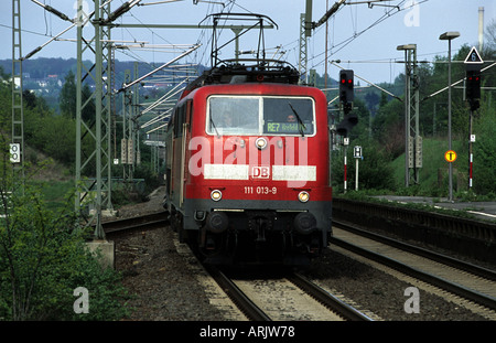 Le ferrovie tedesche RE7 (Regional Express) servizio passeggeri, Wuppertal, Germania. Foto Stock