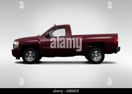 2008 Chevrolet Silverado 1500 LT1 in rosso - Driver Profilo laterale Foto Stock