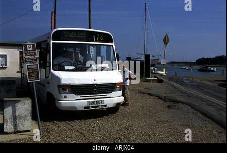 Il servizio di bus locale, Felixstowe Ferry, Suffolk, Regno Unito. Foto Stock