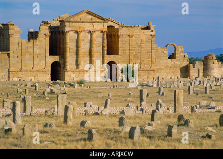 La città romana di Sbeitla, il Campidoglio e tre templi di Giove, Minerva e Giunone, Tunisia, Nord Africa Foto Stock