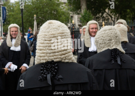 I giudici distrettuali del Regno Unito si incontrano prima della colazione dei Lord Chancellors, l'inizio del nuovo anno legale. Indossando tradizionali abiti neri e parrucche a Londra Foto Stock