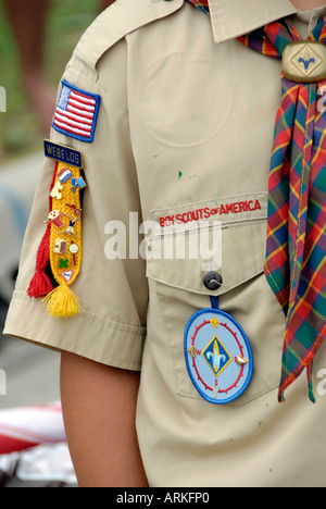 Cub Boy Scouts of America partecipare a marciare in una sfilata Foto Stock