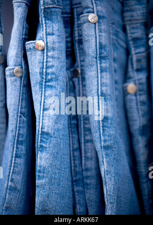 Close-up di jeans denim presi a San Fernando Mercato, Gran Canaria Foto Stock