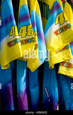 Close-up di magliette da calcio preso a San Fernando Mercato, Gran Canaria Foto Stock