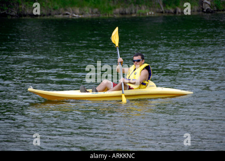 In canoa sul Au Sable fiume al fucile fiume Area ricreativa vicino a mio Michigan MI Foto Stock