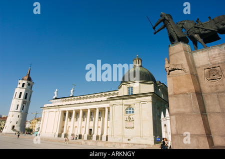 Statua del Granduca di Gediminas, la Città Vecchia di Vilnius, Lituania, Paesi Baltici Foto Stock