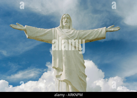 Statua di Gesù Cristo che si affaccia sulla città, Cuzco, Perù, Sud America Foto Stock