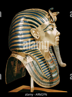 Tutankhamon la maschera funeraria in oro massiccio intarsiato con pietre preziose e semipreziose, dalla tomba del faraone Tutankhamon Foto Stock