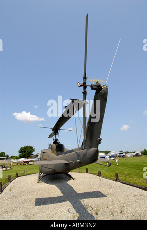 Bell UH 1H Huey elicottero a Grissom Air Museum al di fuori di Grissom Air Force Base Indiana IN Foto Stock