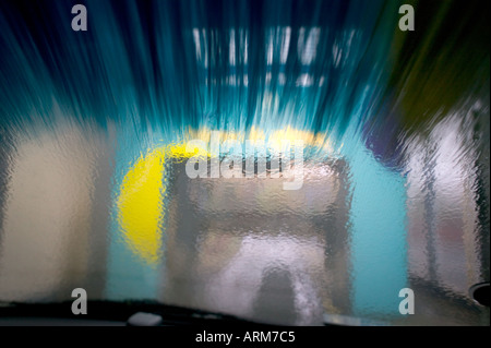 Un drive trough car wash nel funzionamento England Regno Unito Foto Stock