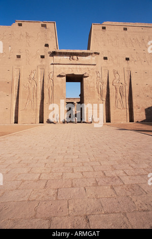 Ingresso, Horus Tempio di Edfu, Egitto, Africa Settentrionale, Africa Foto Stock