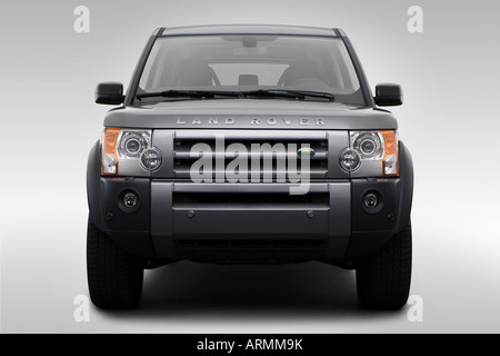 2008 Land Rover LR3 HSE in grigio - bassa/ampia parte anteriore Foto Stock