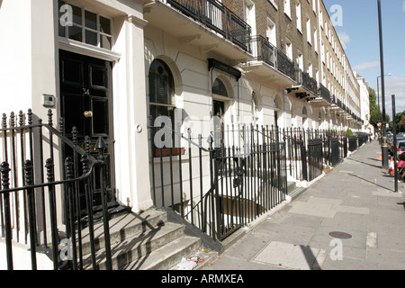 Fila di case costose a Belgravia London Foto Stock