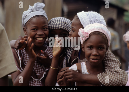 Abidjan, Costa d'Avorio, Costa d'Avorio, in Africa occidentale. Ragazze ivoriano Foto Stock