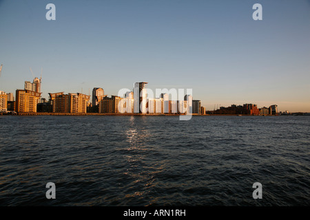 Vista sul Fiume Tamigi a Isle of Dogs, Londra Foto Stock