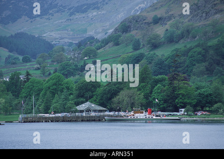 Traghetti a vapore ormeggiato a Glenridding Cumbria visto in Ullswater Foto Stock