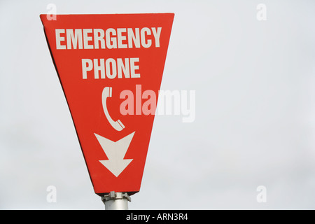 Telefono di emergenza segno, Maldon Essex, Inghilterra, Regno Unito. Foto Stock