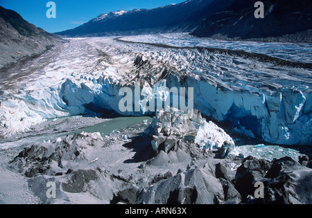 Gamma di costa, ghiacciaio Klinaklini blu ghiaccio a linguetta Nimmo Bay heli ventures, British Columbia, Canada. Foto Stock