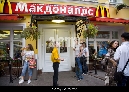 Il fast food ristorante macdonalds imitazione in Stary Arbat Moscow Russia Europa orientale Foto Stock