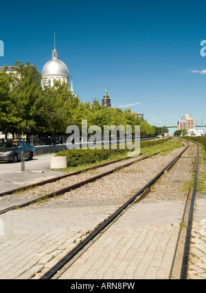 La linea ferroviaria all'ingresso del Vieux Port area di Montreal, in Quebec, Canada Foto Stock