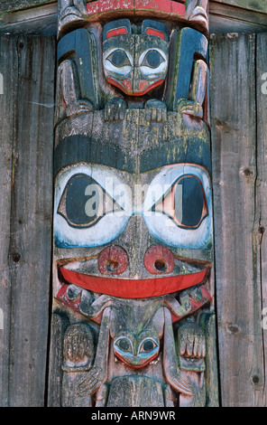 Il totem pole dettaglio dal Museo di Antropologia di UBC, British Columbia, Canada. Foto Stock