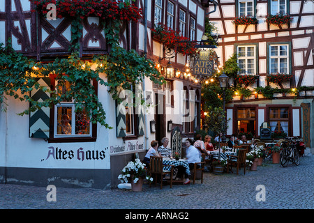 Un accogliente ristorante chiamato casa vecchia, bacharach sul Reno RHEINLAND-PFALZ, Germania Foto Stock