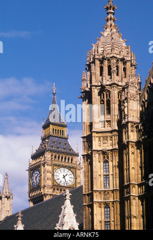 Big ben Clock Tower, e Houses of Parliament, Londra Inghilterra. Palazzo di Westminster, Piazza del Parlamento nel West End. Storico punto di riferimento del Regno Unito. UNESCO Foto Stock