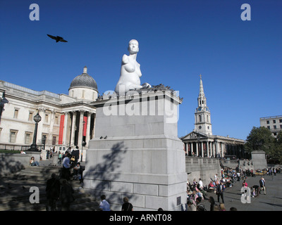 La statua di 'Alison faldatore' incinta da artista Marc Quinn a Trafalgar piazze quarto zoccolo Londra Inghilterra Regno Unito Europa UE Foto Stock