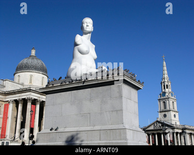 La statua di 'Alison faldatore' incinta da artista Marc Quinn a Trafalgar piazze quarto zoccolo Londra Inghilterra Regno Unito Europa UE Foto Stock