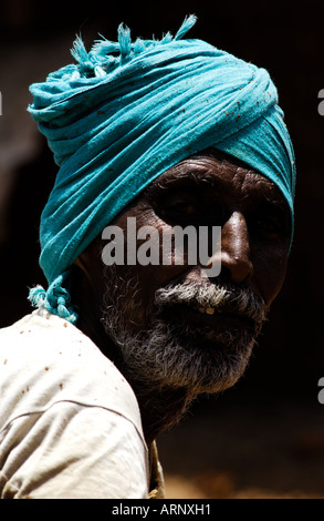 India, Madurai: l uomo in un campo Foto Stock