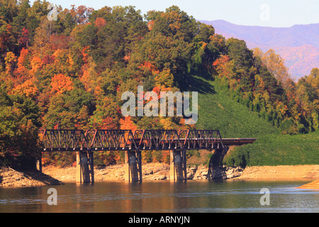 Great Smoky Mountain Railroad Crossing Tressel, Fontana Lago, Bryson City, North Carolina, STATI UNITI D'AMERICA Foto Stock