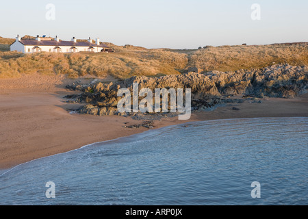 I piloti' Cottages sull isola di Llanddwyn, Anglesey, Galles Foto Stock