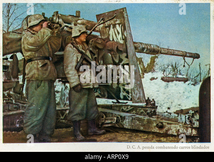 Artiglieria tedesca sul Fronte Orientale cartolina tedesca di un campo di pistola in Russia Foto Stock