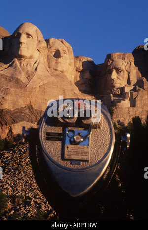 Stati Uniti d'America, Sud Dakota, il Monte Rushmore con viewscope in primo piano Foto Stock