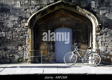 Ampia St, Oxford. La riflessione è quella di Baliol College. Foto Stock