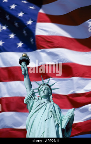 Stati Uniti d'America, noi bandiera e la Statua della Libertà composito (digital Enhancement) Foto Stock