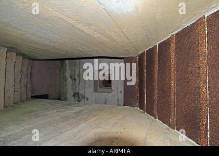 All'interno di un bunker tedesco in cima La Pointe du Hoc Foto Stock