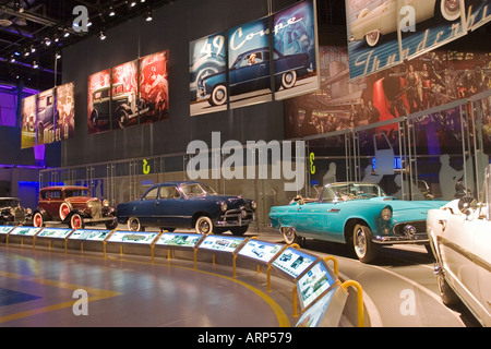 Antiquariato Display per auto per i visitatori di Ford Motor Company Dearborn impianto carrello Foto Stock