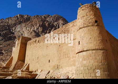 Vista delle mura, St.Catherines Monastero, Penisola del Sinai, Repubblica di Egitto Foto Stock