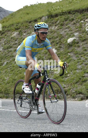 Alexander Vinokourov che portano il Col du Galibier tappa nel 2005 Tour de France gara Foto Stock