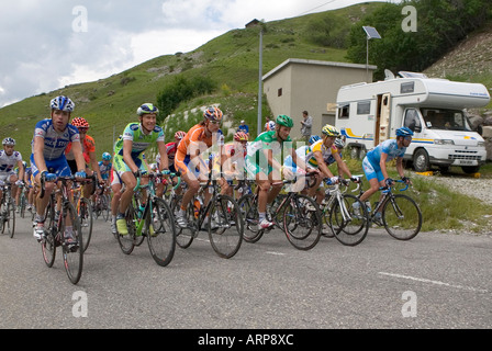 Piloti nel 2005 Tour de France escursioni in bicicletta fino al Col du Galibier nelle Alpi francesi Foto Stock