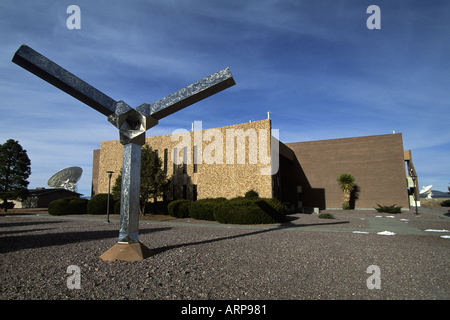 VLA radio telescopi e controllo Soccorro Edificio Nuovo Messico USA Foto Stock