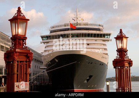 La nave da crociera Queen Victoria arriva a Auckland in Nuova Zelanda per il suo viaggio inaugurale Foto Stock