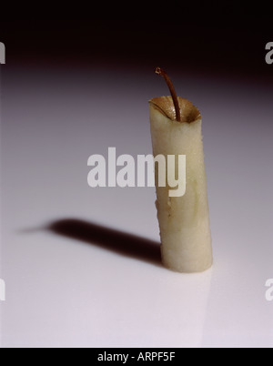Immagine a colori di apple core in piedi da sola shot in studio Foto Stock